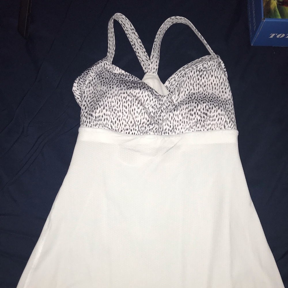 Lululemon workout tank size 8